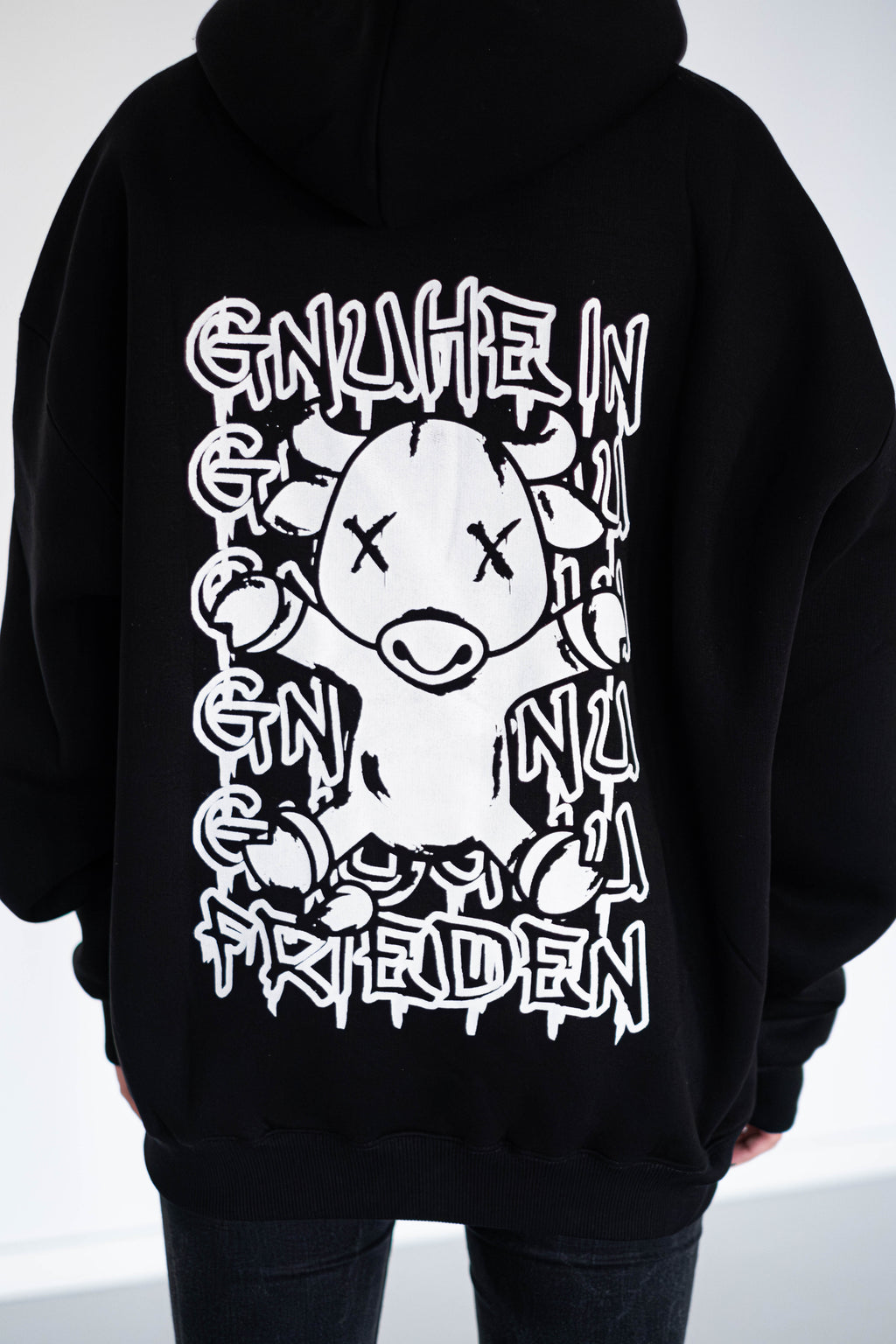 Oversized Hoodie – Gnuhe in Frieden