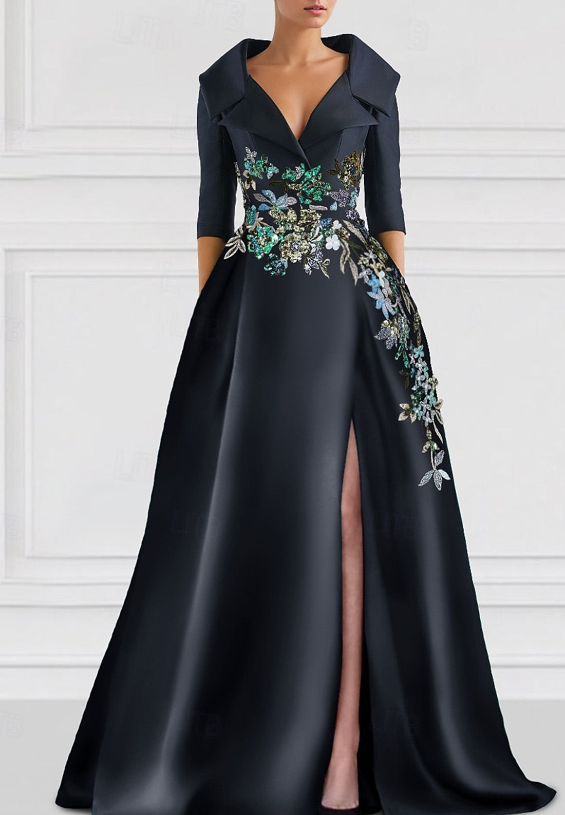 V-Neck Long Sleeves Floral Appliques A-Line Mother of Bride Dress
