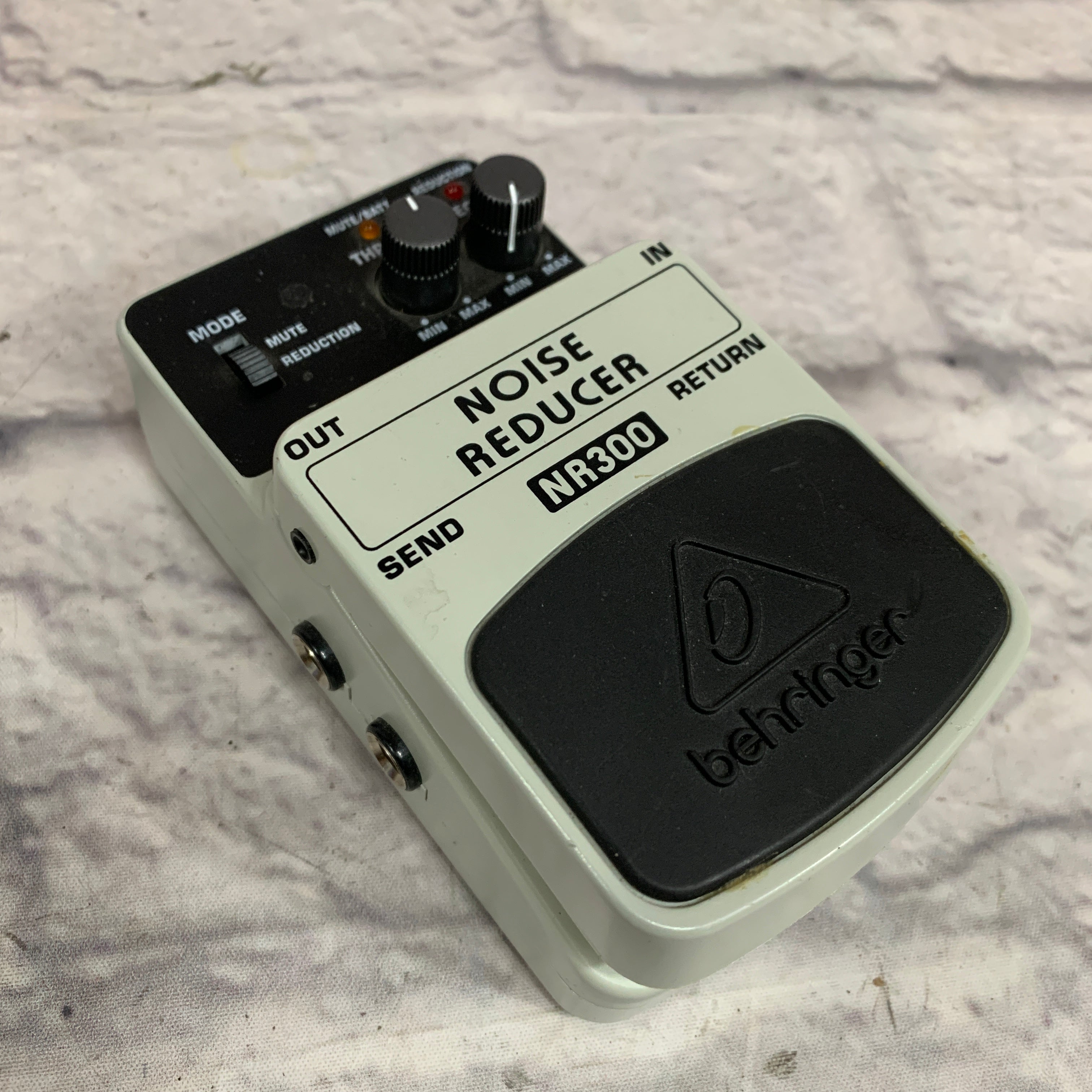 Behringer NR300 Noise Reducer Pedal